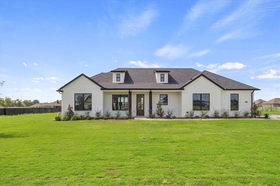 View of front facade with a front lawn