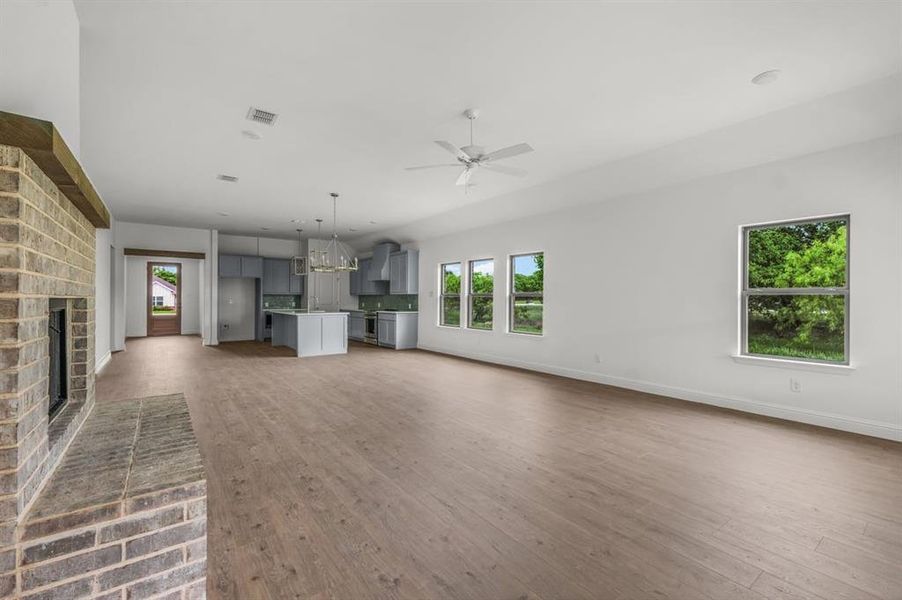 Spacious, unfurnished interior of a new home in , Weatherford (Image 32).