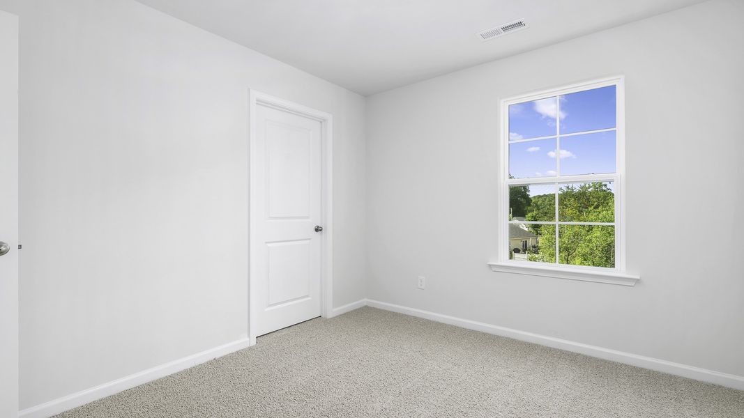 Spacious, unfurnished interior of a new home in Willow Mill, Thomasville (Image 16).