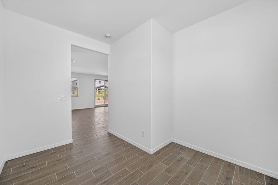 Spacious, unfurnished interior of a new home in Artisan at Asante, Surprise (Image 27).