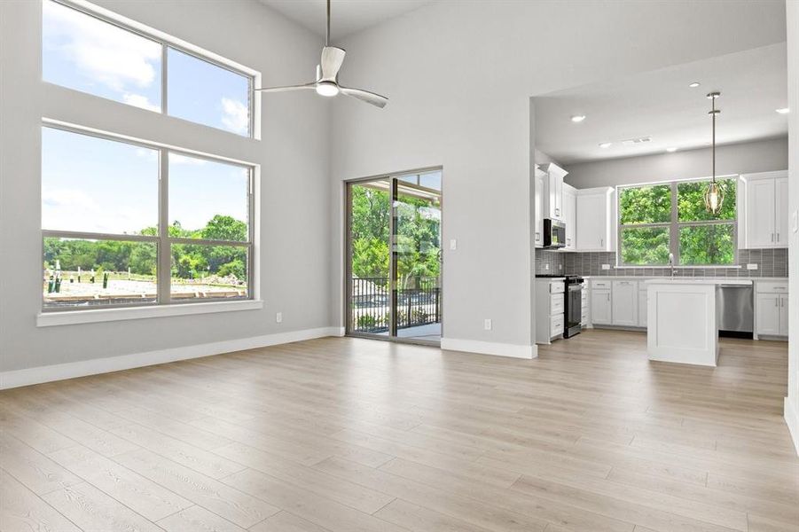 007-8517DelRioTrail-Rowlett-TX-75089-Living.jpg-SMALL