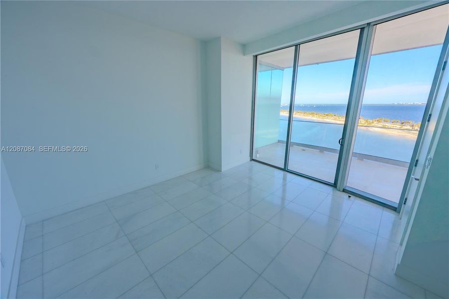 Spacious, unfurnished interior of a new home in , Miami (Image 10).