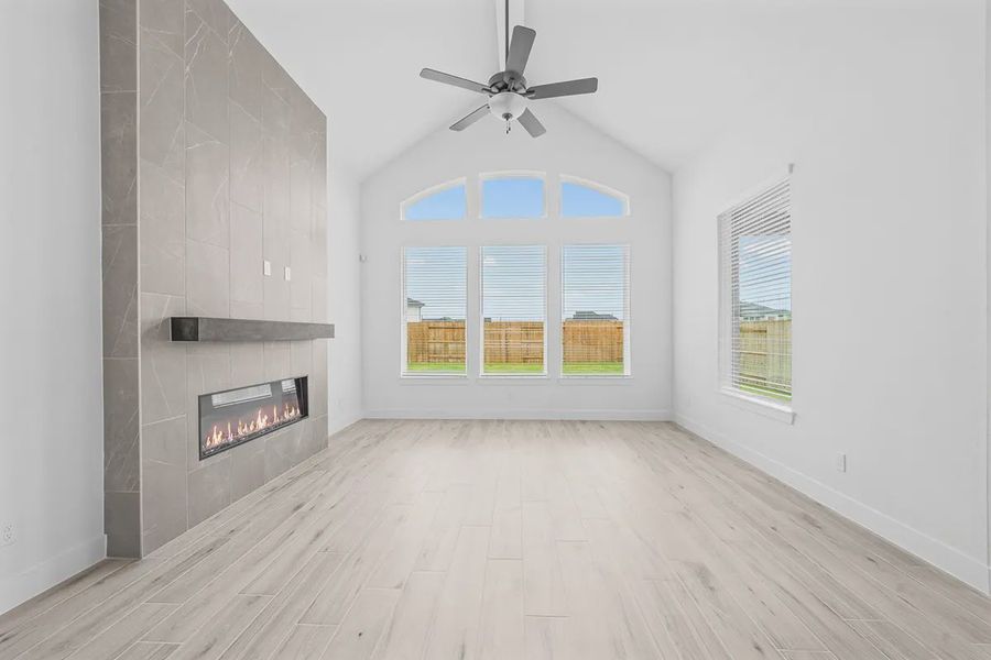 Representative unfurnished interior of a home built from the Madison by Chesmar Homes in Grange, Katy (Image 19).