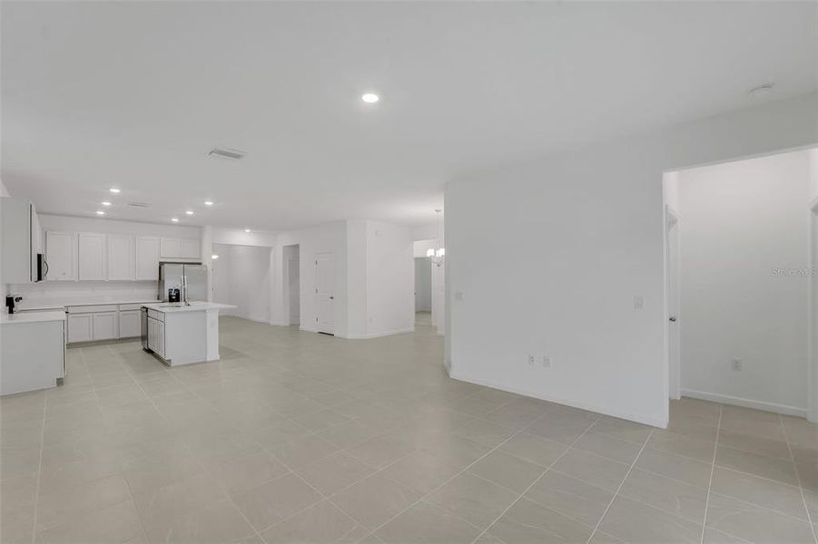 Spacious, unfurnished interior of a new home in Cypress Park Estates, Haines City (Image 28).