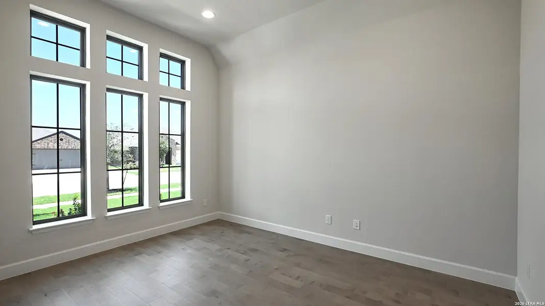 Spacious, unfurnished interior of a new home in Veramendi, New Braunfels (Image 14).