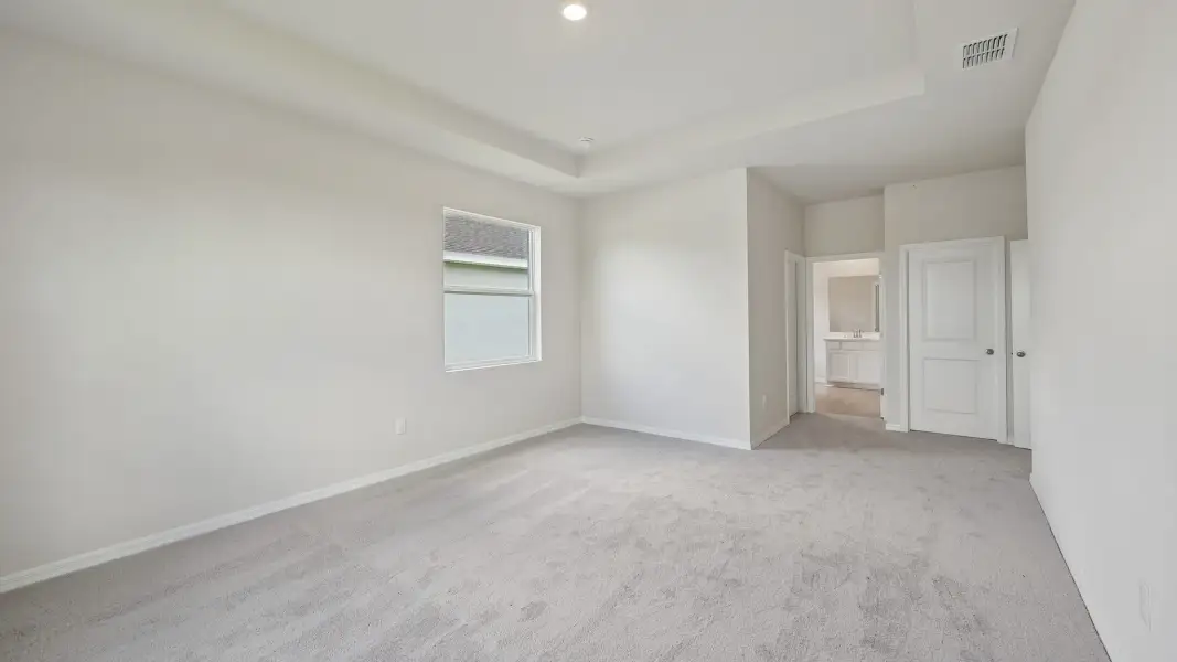 Spacious, unfurnished interior of a new home in Oakfield Trails, Parrish (Image 19).