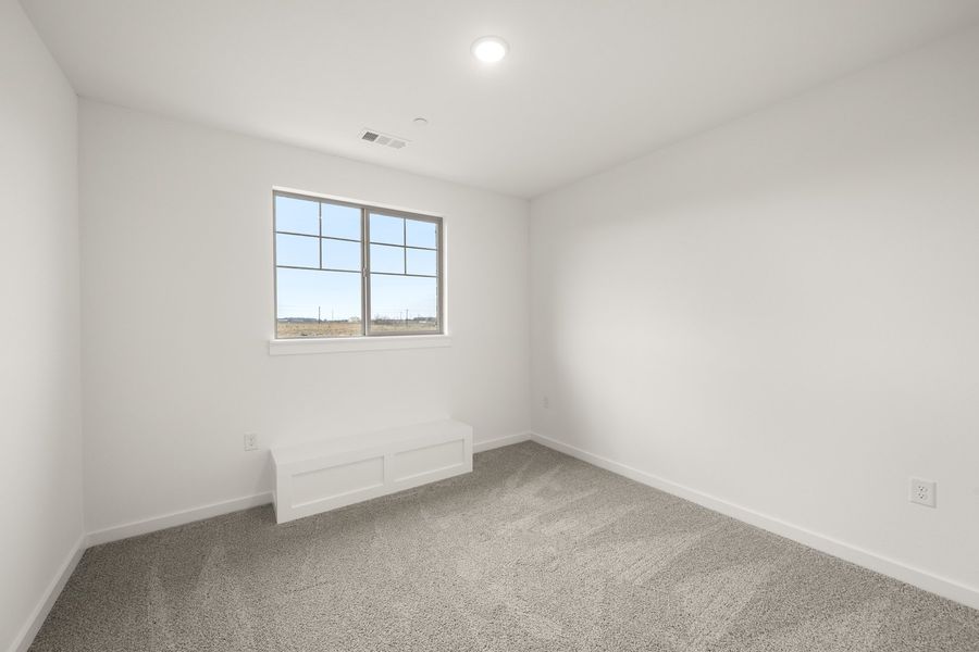 Spacious, unfurnished interior of a new home in Wildridge, Oak Point (Image 25).