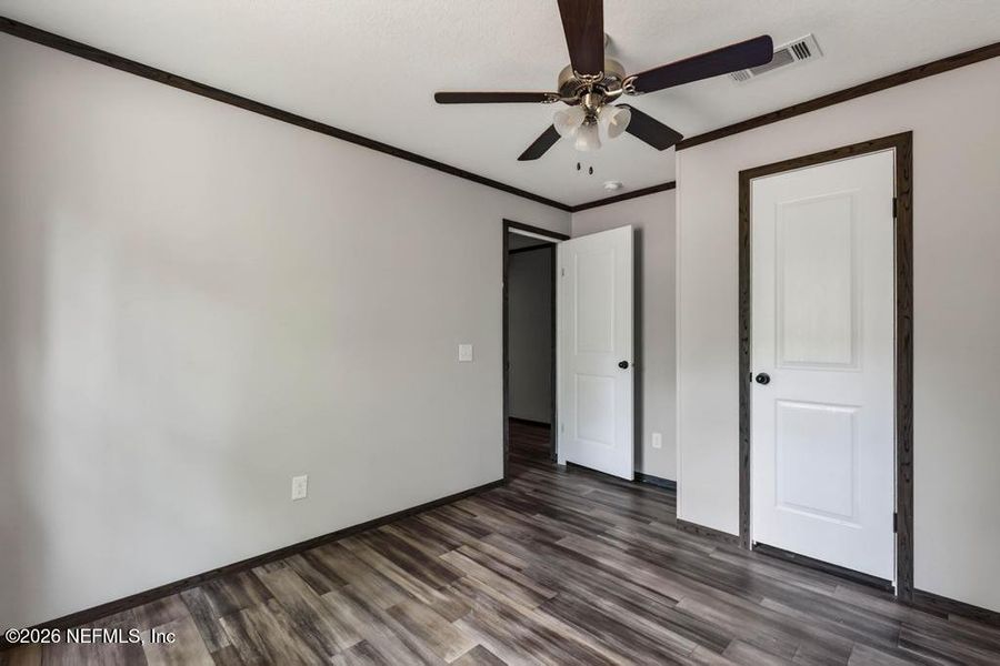 Spacious, unfurnished interior of a new home in , Middleburg (Image 24).