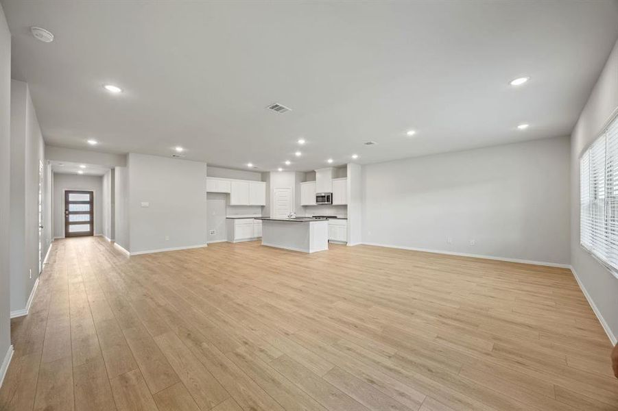 10-web-or-mls-3301-royal-frst-dr