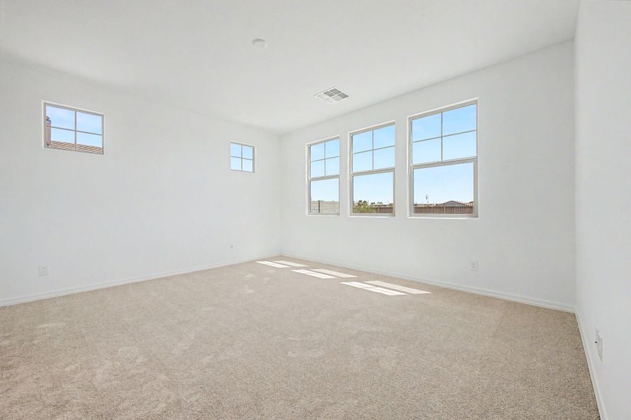 Spacious, unfurnished interior of a new home in Las Ventanas - RV Collection, Goodyear (Image 10).