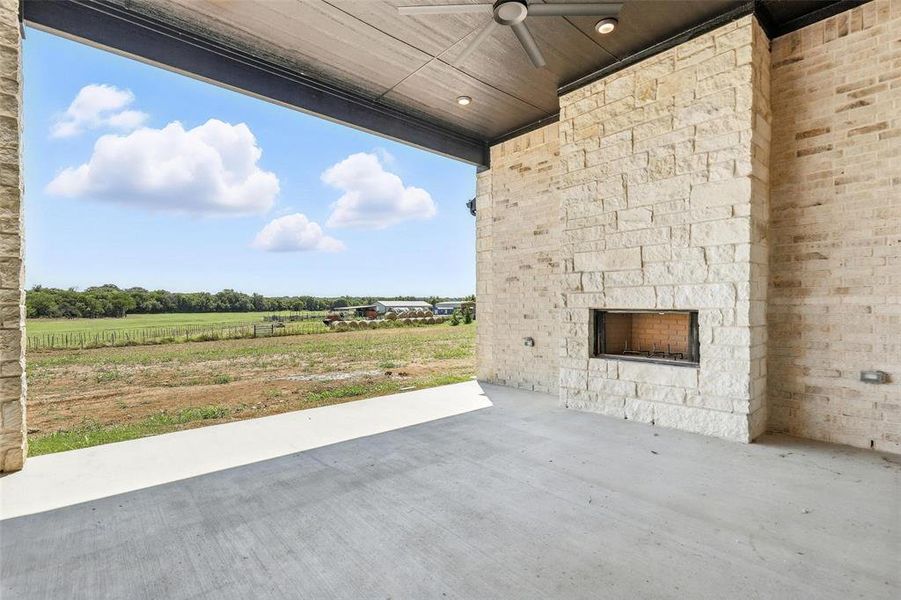 Exterior details and patio area of a home in , Weatherford (Image 3).