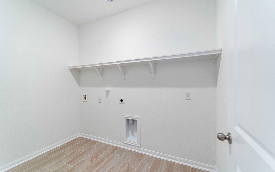 Spacious, unfurnished interior of a new home in Swenson Heights, Seguin (Image 49).