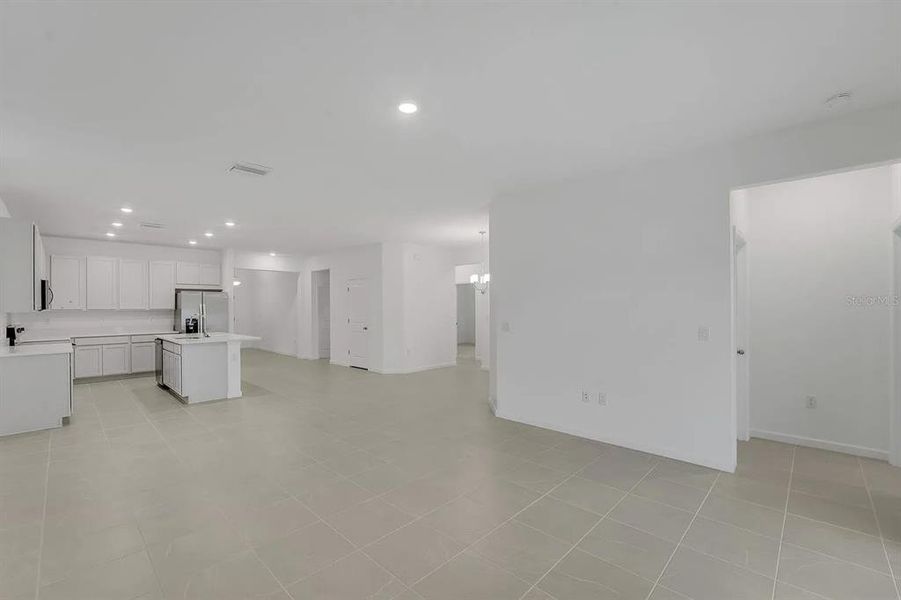 Spacious, unfurnished interior of a new home in Cypress Park Estates, Haines City (Image 34).