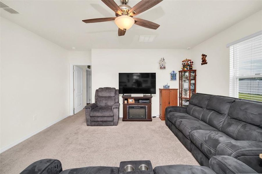 Furnished interior view inside a new home in Greenbrier, Tavares (Image 10).