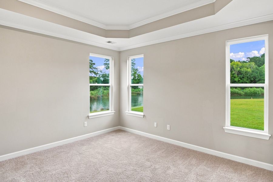 Spacious, unfurnished interior of a new home in Coastal Club of the Carolinas, Calabash (Image 10).