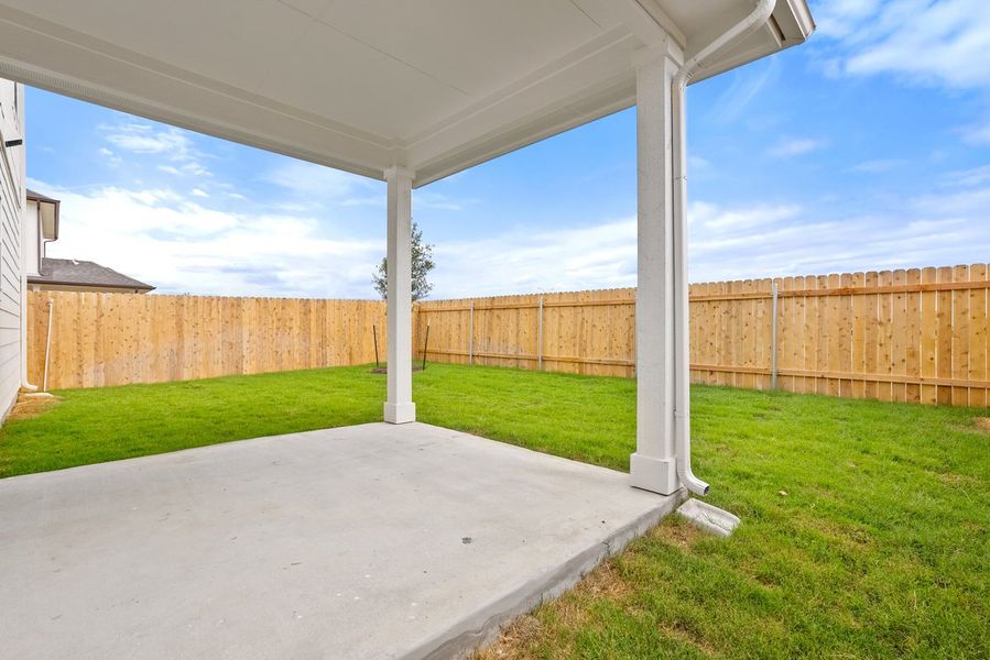 Exterior details and patio area of a home in Porter Country, Buda (Image 20).
