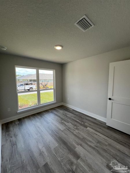 Spacious, unfurnished interior of a new home in Pine Top, Cantonment (Image 8).