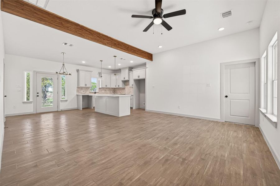 Spacious, unfurnished interior of a new home in , Hempstead (Image 41).
