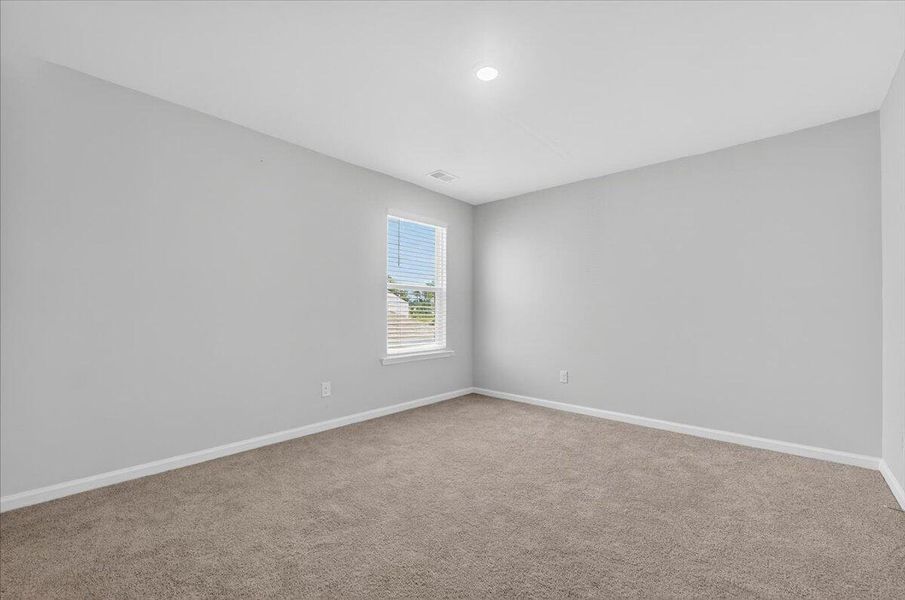 Spacious, unfurnished interior of a new home in , Summerville (Image 35).