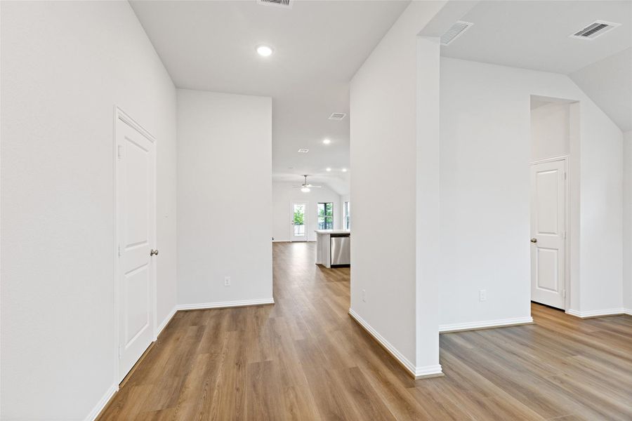 Spacious, unfurnished interior of a new home in Sunterra, Katy (Image 26). Spacious, unfurnished interior of a new home in Sunterra, Katy (Image 26).