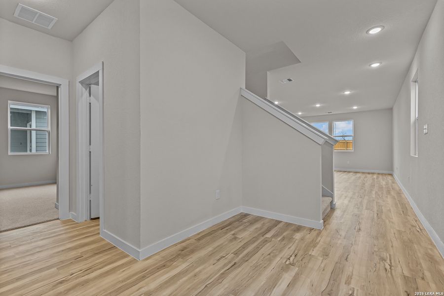 Spacious, unfurnished interior of a new home in Hacienda, San Antonio (Image 15).