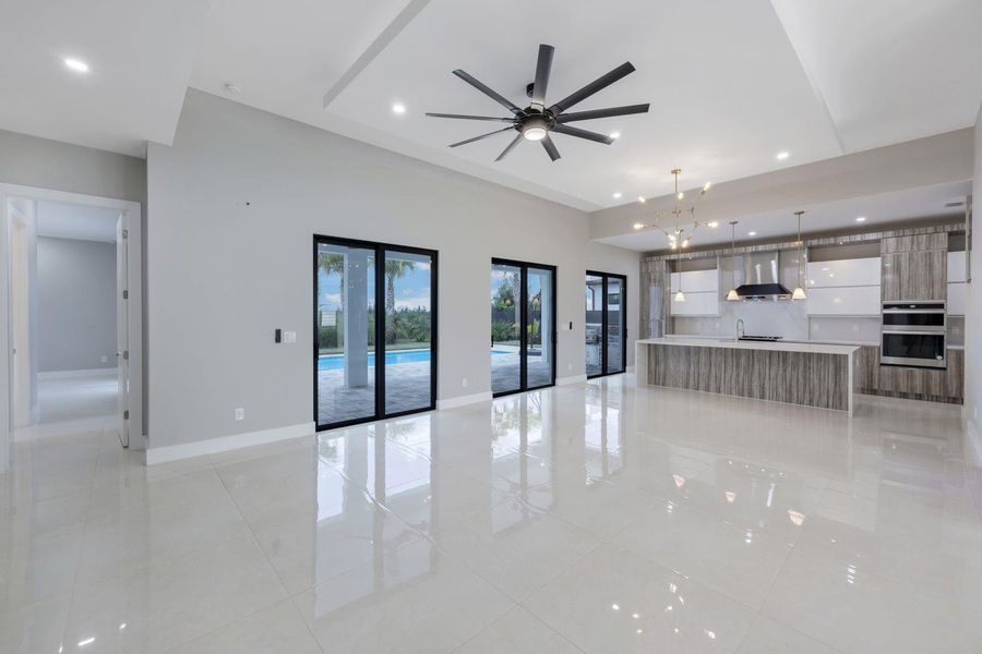 Spacious, unfurnished interior of a new home in , Cape Coral (Image 27).