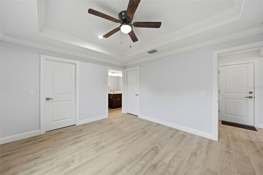 Spacious, unfurnished interior of a new home in , Port Charlotte (Image 25).