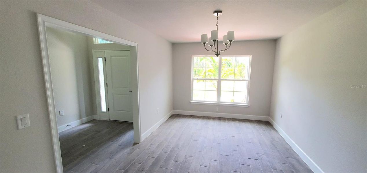 Spacious, unfurnished interior of a new home in Port Charlotte, Port Charlotte (Image 5).