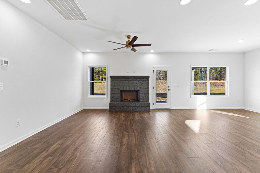 Spacious, unfurnished interior of a new home in Standing Oaks, Senoia (Image 21).