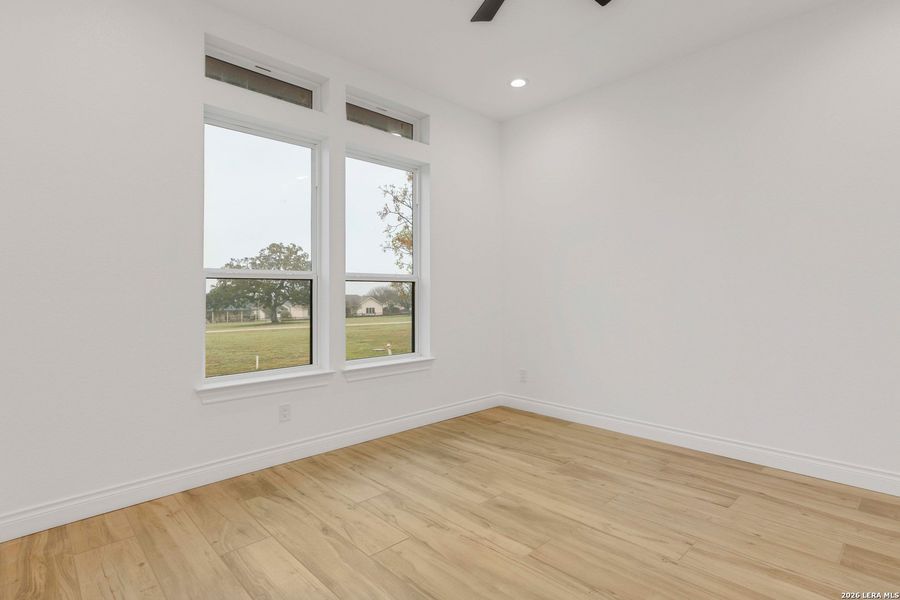 Spacious, unfurnished interior of a new home in , Bandera (Image 32).