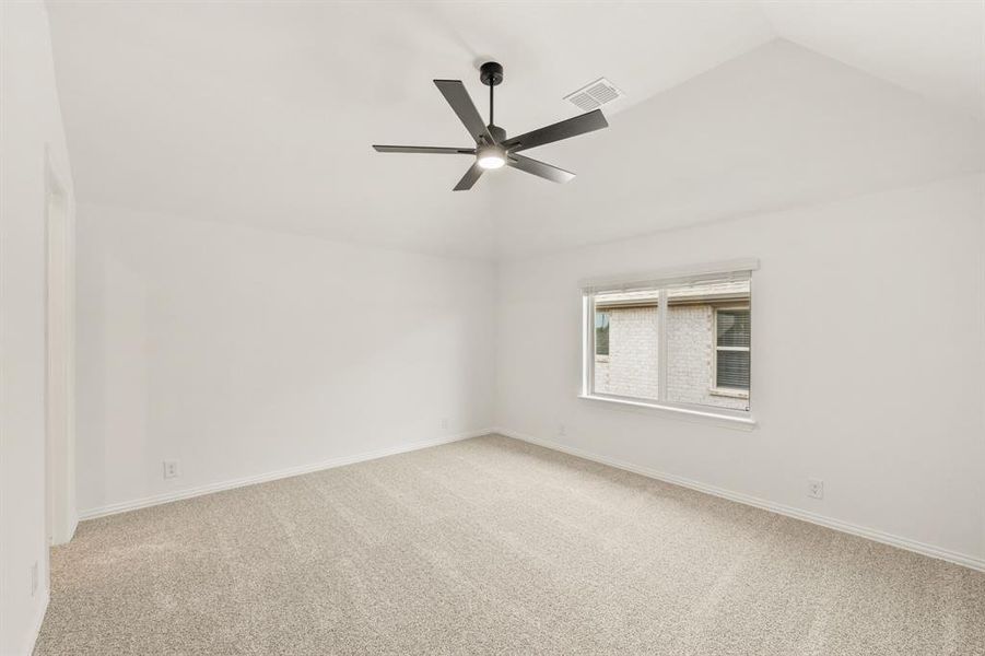 Spacious, unfurnished interior of a new home in Glenwood Meadows, Argyle (Image 24).