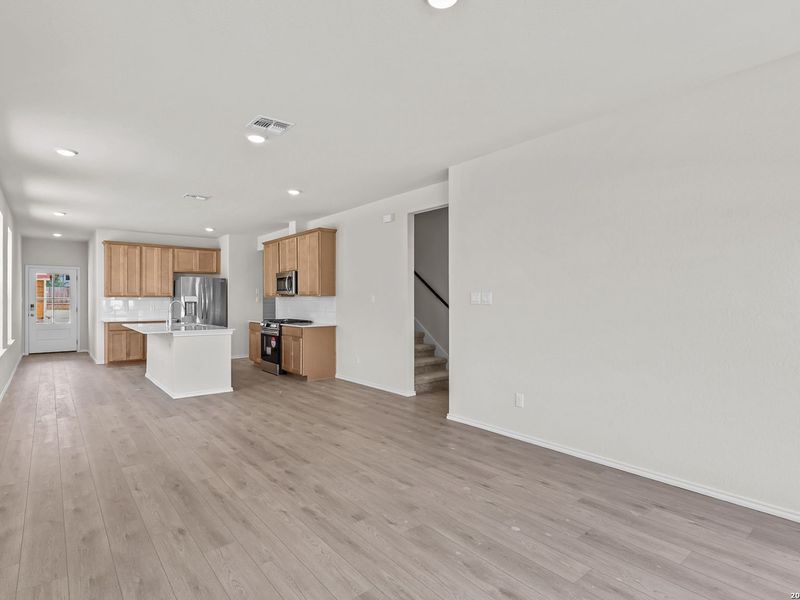 Spacious, unfurnished interior of a new home in Meadows at Oak Creek, San Antonio (Image 19).
