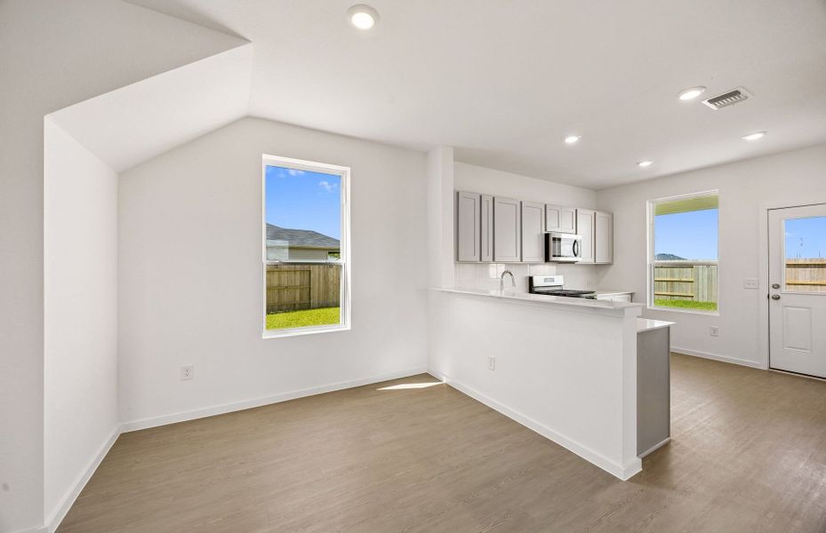 Spacious, unfurnished interior of a new home in Windcress, Cove (Image 26).