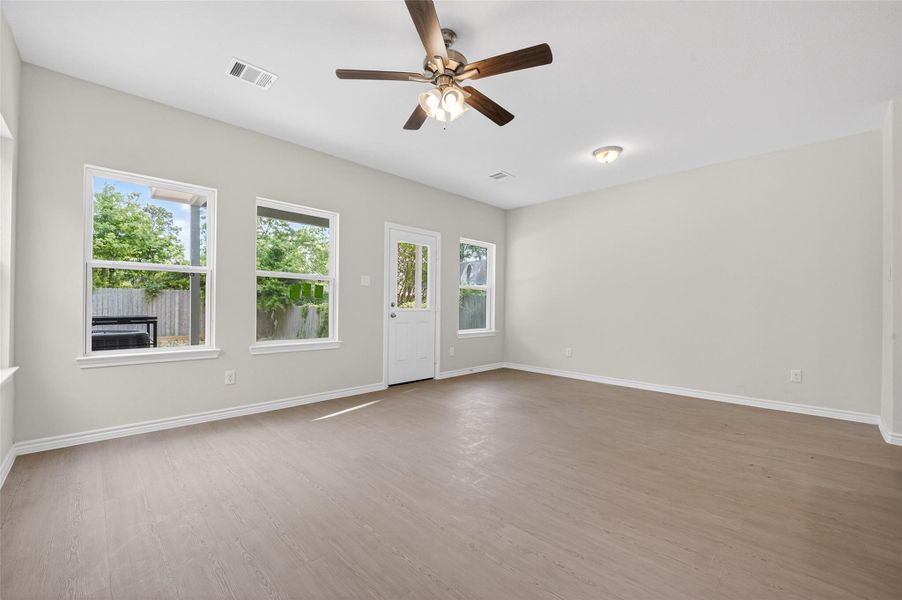 Spacious, unfurnished interior of a new home in , Houston (Image 14).