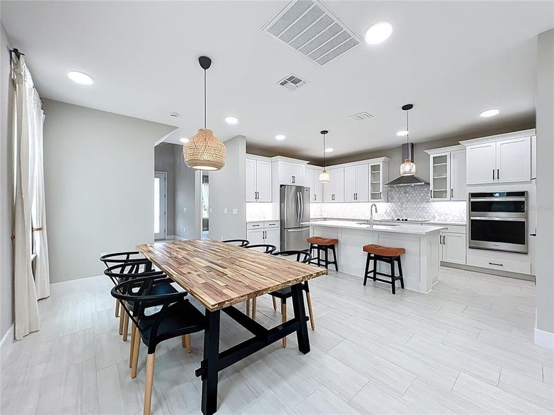 Furnished interior view inside a new home in , Winter Garden (Image 43).