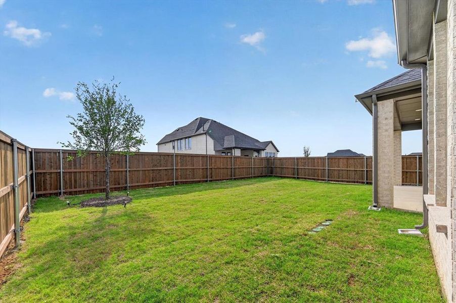 Exterior details and patio area of a home in Cambridge Crossing, Celina (Image 19).