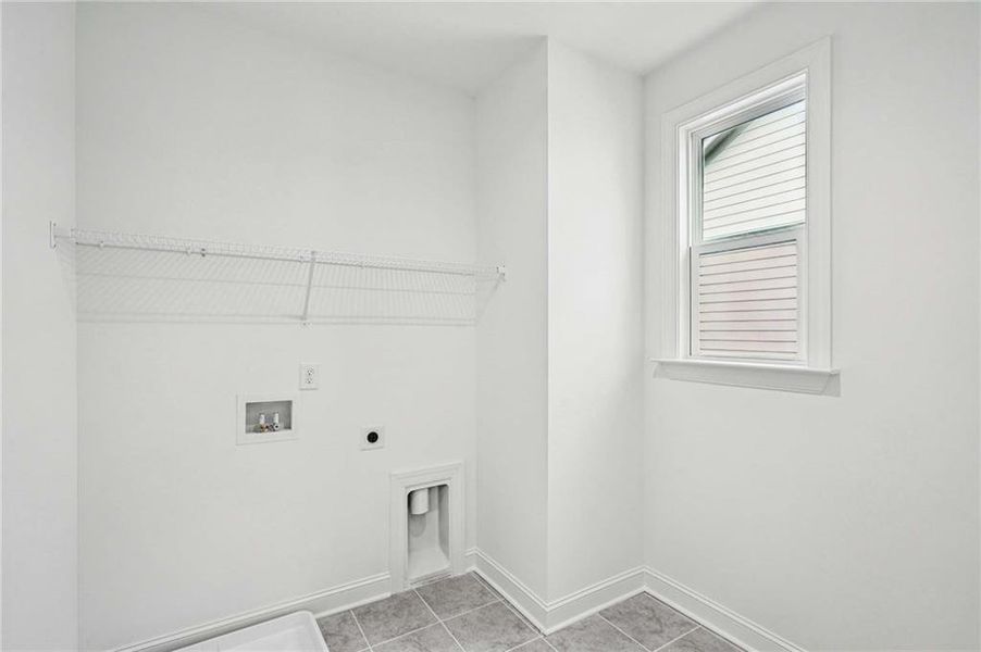 Spacious, unfurnished interior of a new home in East Harbor II at Chestatee, Dawsonville (Image 34).