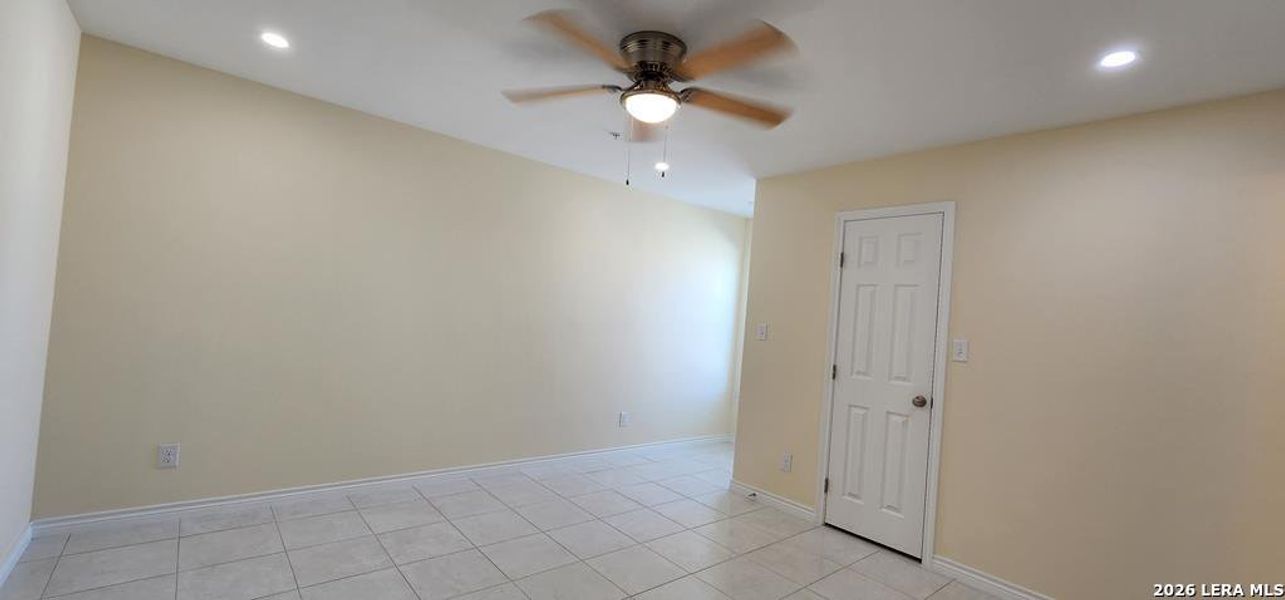 Spacious, unfurnished interior of a new home in , Eagle Pass (Image 9).