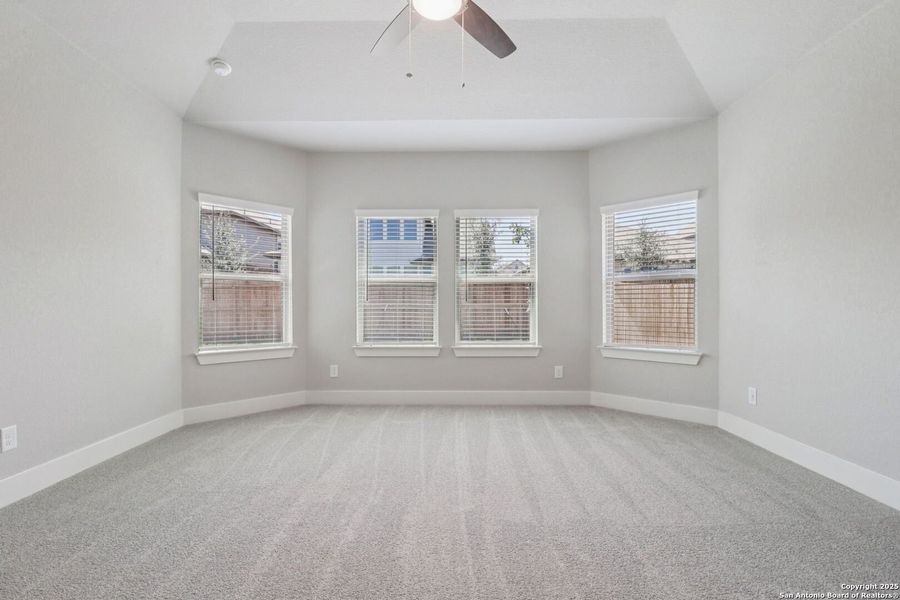 Spacious, unfurnished interior of a new home in Fox Falls, Boerne (Image 30).