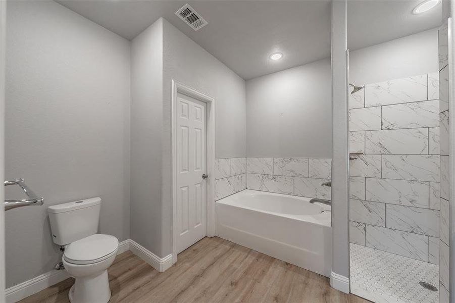 Furnished interior view inside a new home in , Cleburne (Image 11).