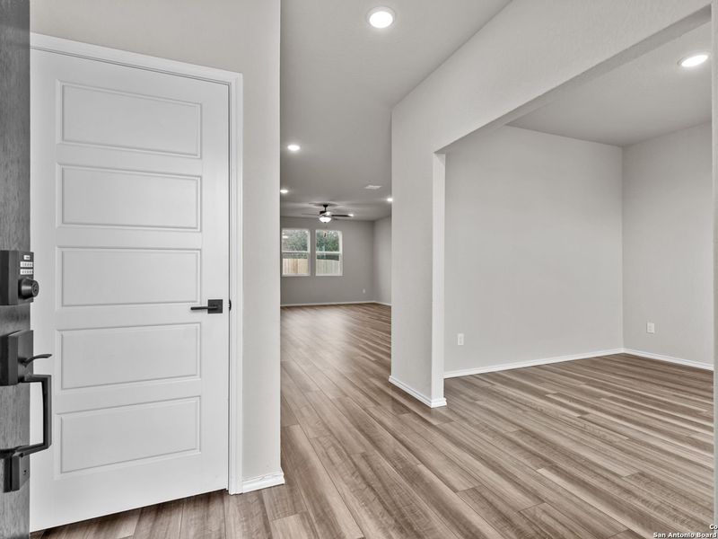 Spacious, unfurnished interior of a new home in Royal Crest, San Antonio (Image 13).