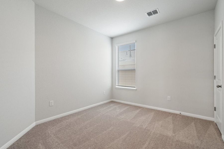 Spacious, unfurnished interior of a new home in Porter Country, Buda (Image 17).