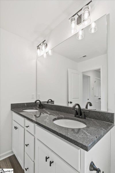 Image 40 of a home in Lynbrook. Image 40 of a home in Lynbrook.