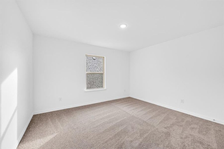 Spacious, unfurnished interior of a new home in Tarrytown, Crowley (Image 31).