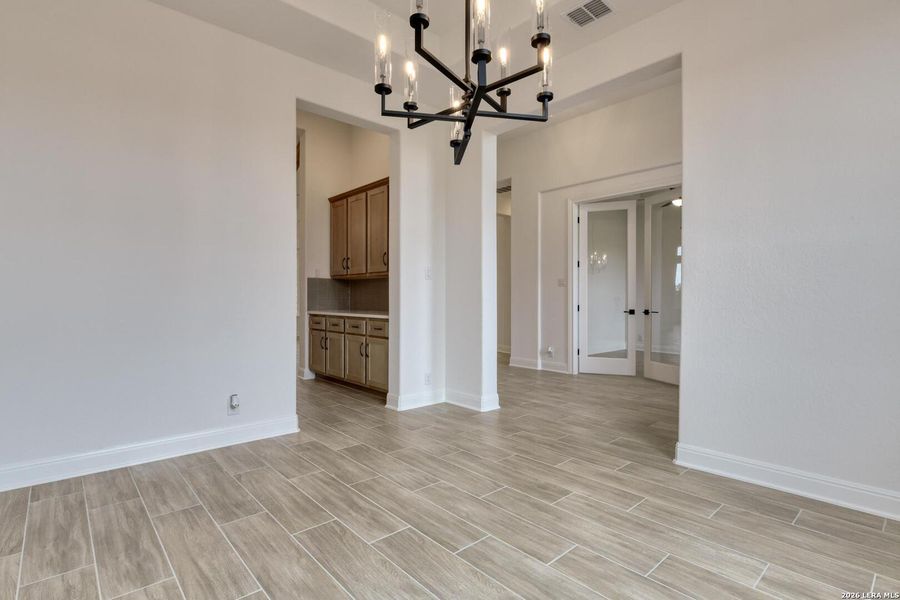 Spacious, unfurnished interior of a new home in Waldsanger, New Braunfels (Image 23).