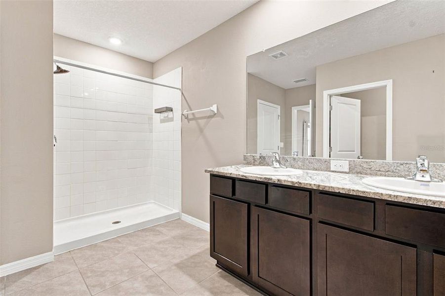 Furnished interior view inside a new home in , Wesley Chapel (Image 10).