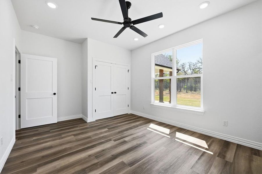 Unfurnished bedroom with a ceiling fan, dark wood-style floors, recessed lighting, and a closet
