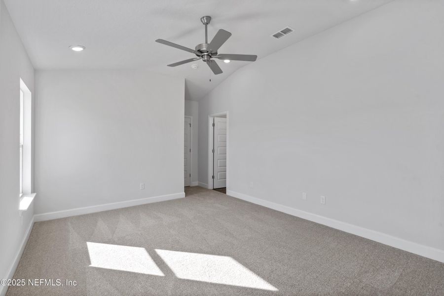 Spacious, unfurnished interior of a new home in Summerglen, Jacksonville (Image 13).