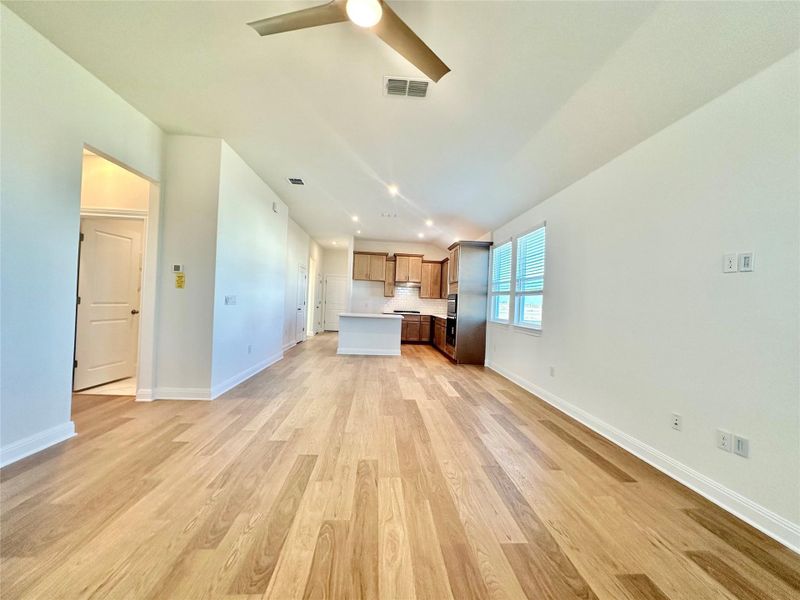 Spacious, unfurnished interior of a new home in Porter Country, Buda (Image 9). Spacious, unfurnished interior of a new home in Porter Country, Buda (Image 9).