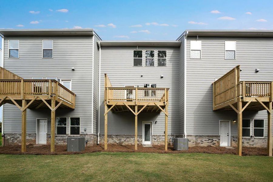 Exterior details and patio area of a home in Hampton Trace, Marietta (Image 3).